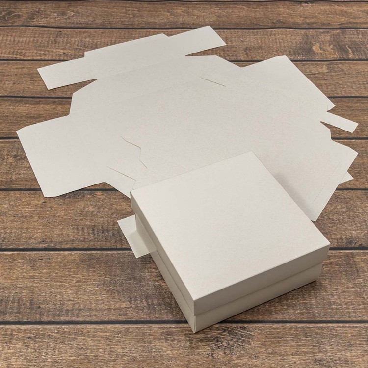 0007541 Коробка Квадратная 16,5*16,5*7 сборная Белый 1/20 1/240 0007541 Коробка Квадратная 16,5*16,5*7 сборная Белый 1/20 1/240